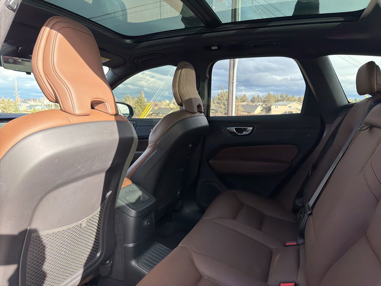 Certified 2025 Volvo XC60 T8 Plus w/ Protection Package Premier image 33