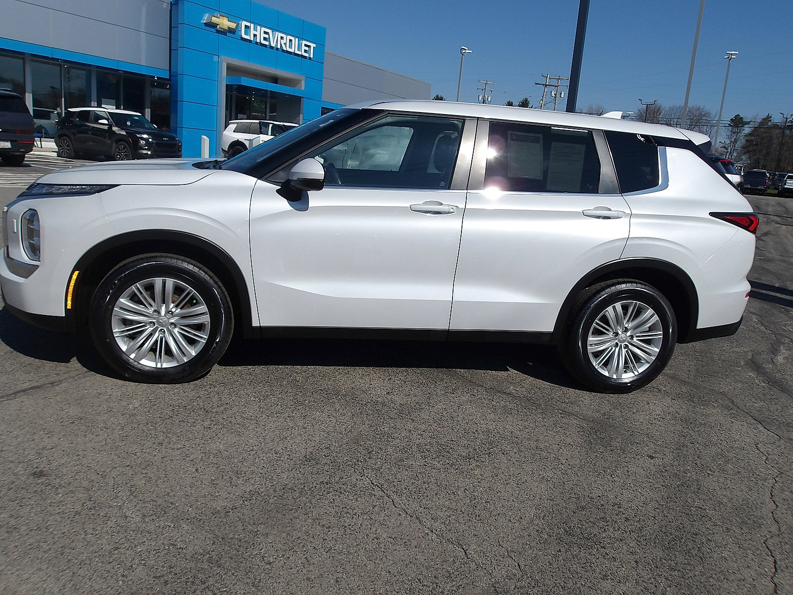 Used 2024 Mitsubishi Outlander ES image 4