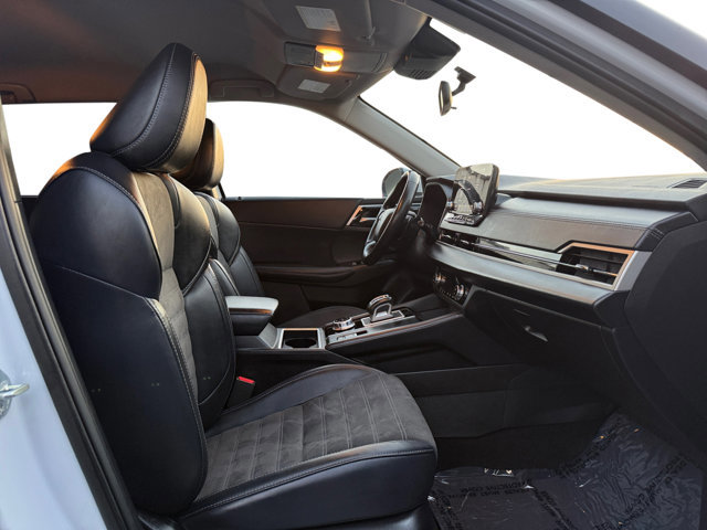 Used 2024 Mitsubishi Outlander SE image 12