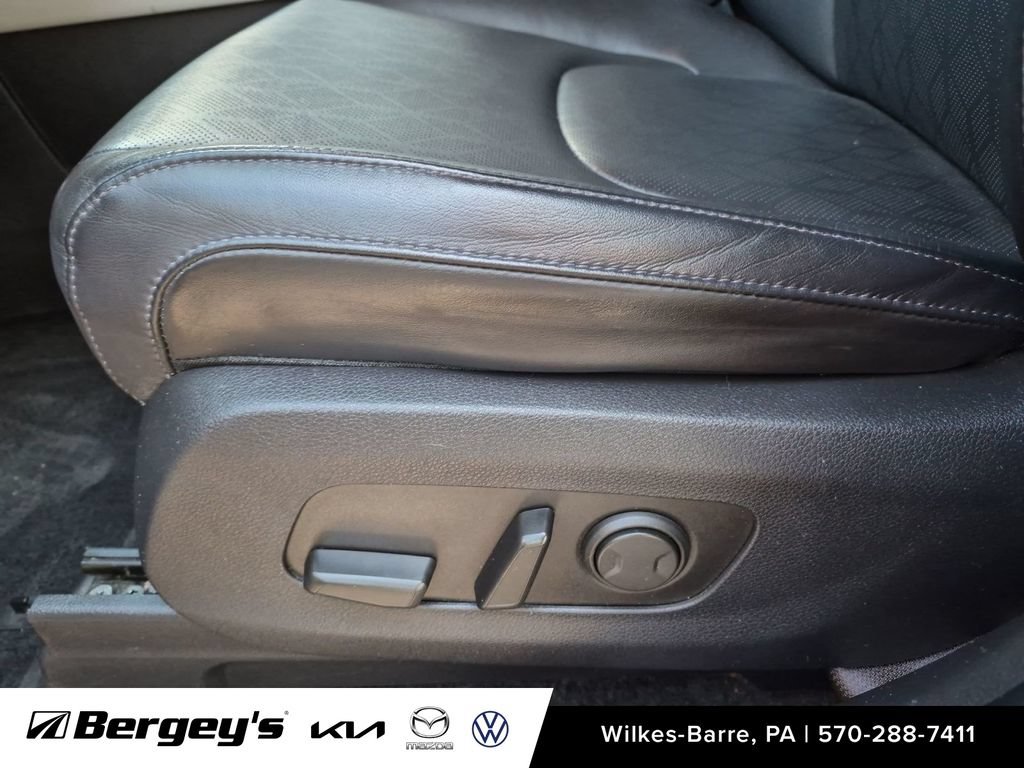 Used 2022 Kia Carnival LX FWD image 13