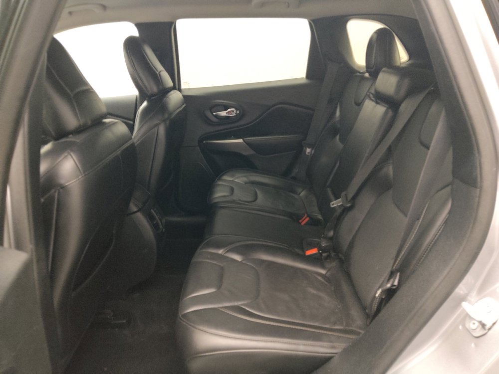 Used 2019 Jeep Cherokee Limited image 18