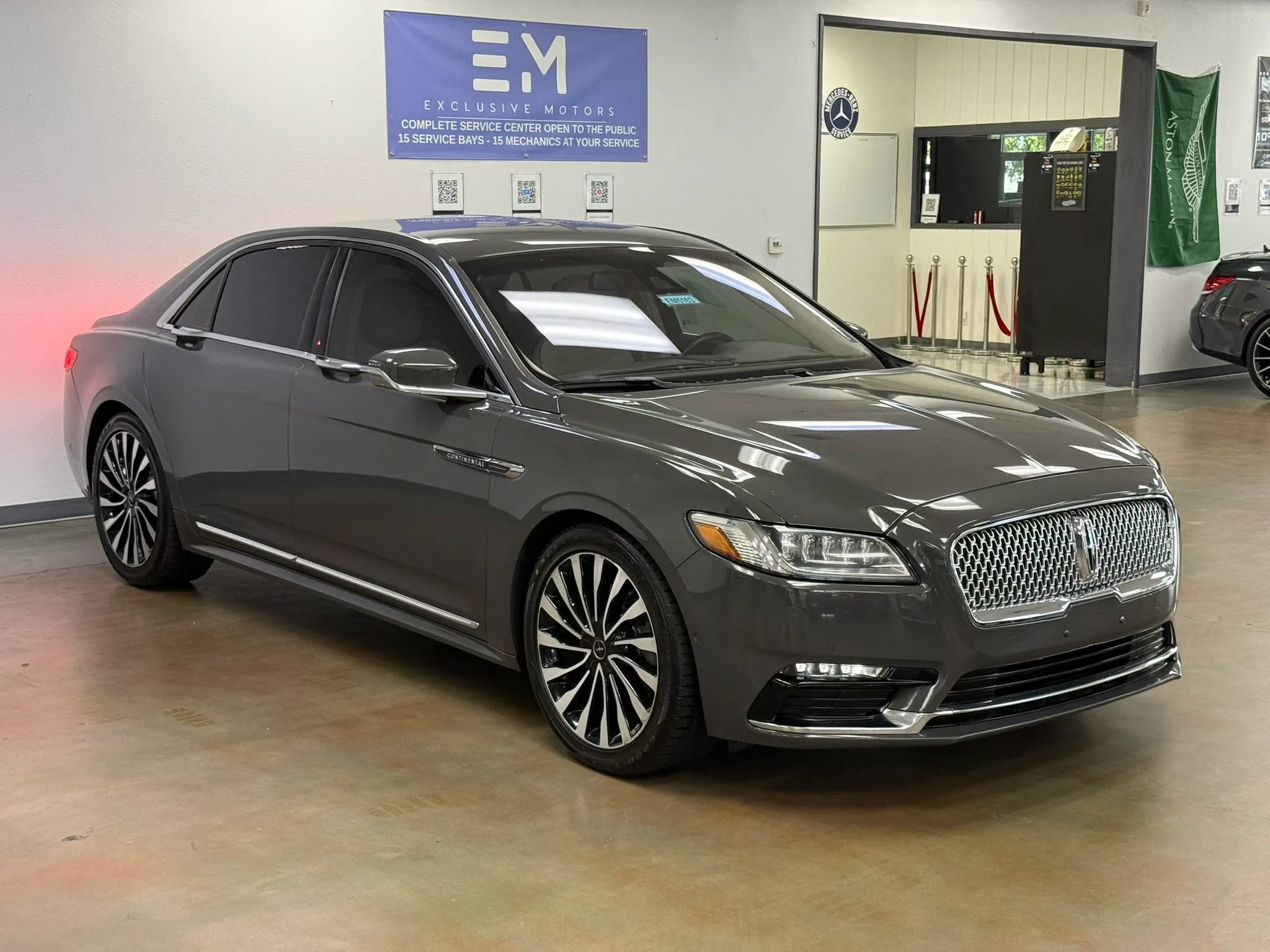 Used 2017 Lincoln Continental Black Label w/ Technology Package FWD image 2
