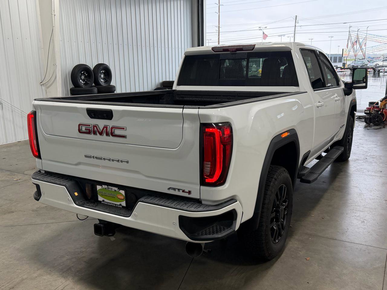 Used 2020 GMC Sierra 3500 AT4 w/ AT4 Premium Package AWD/4WD image 3
