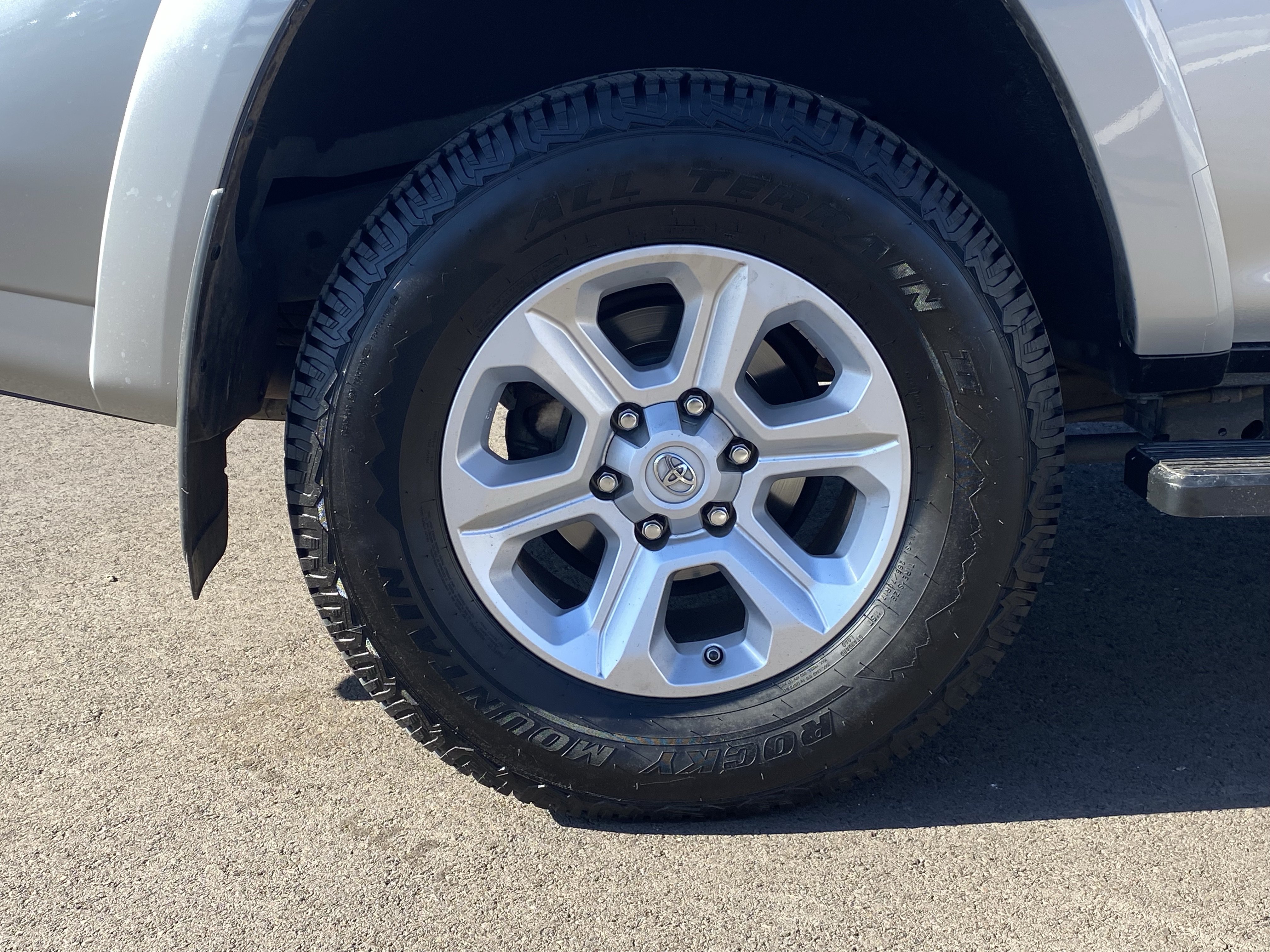 Used 2019 Toyota 4Runner SR5 AWD/4WD image 9