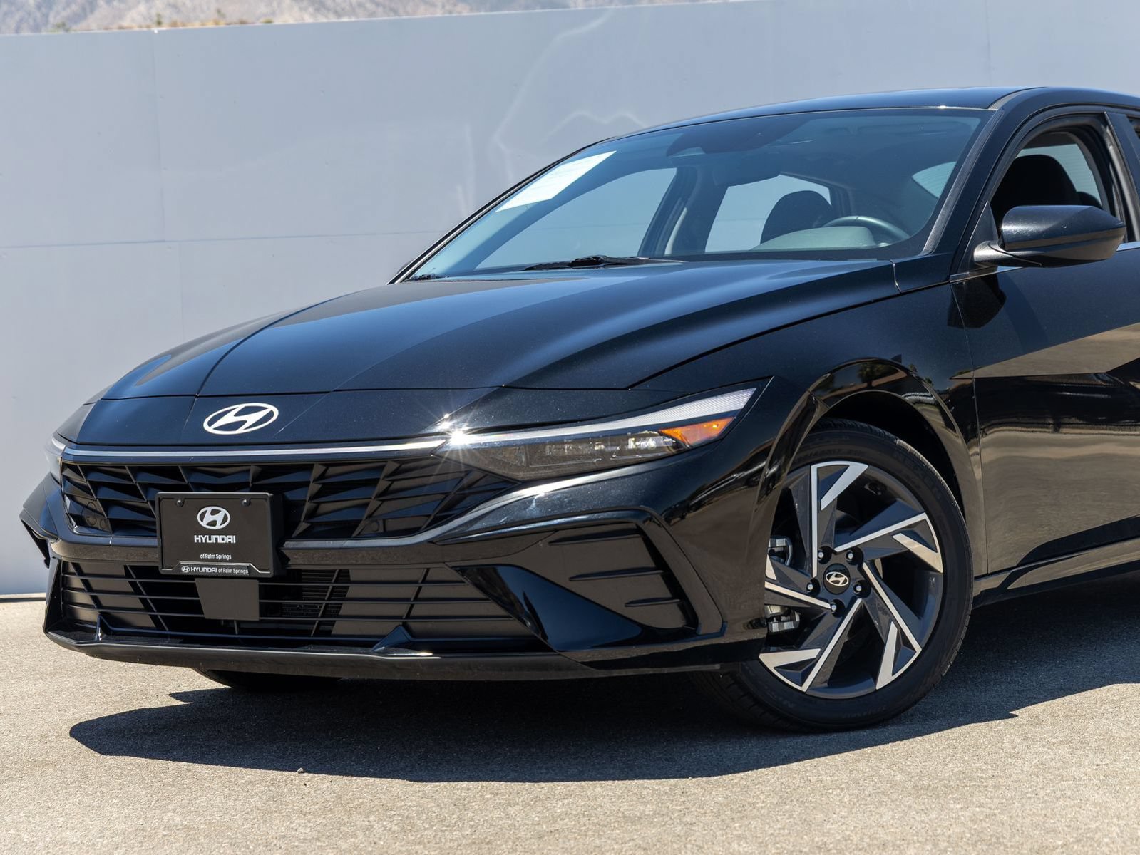 Used 2025 Hyundai Elantra SEL FWD image 2