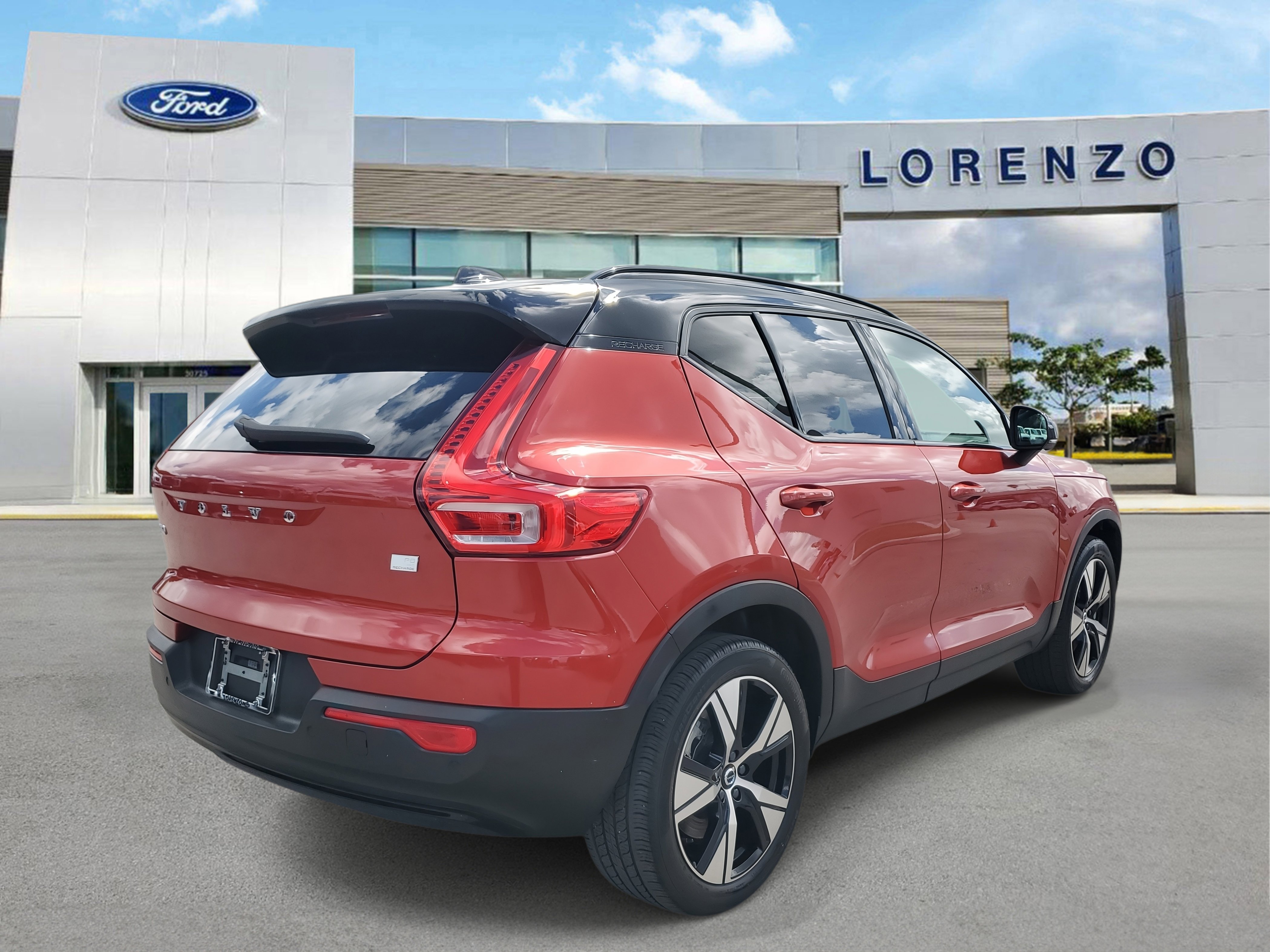 Used 2021 Volvo XC40 P8 Recharge w/ Advanced Package image 5