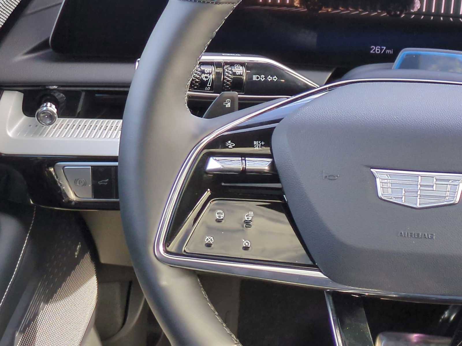 New 2025 Cadillac Optiq Luxury 1 image 15