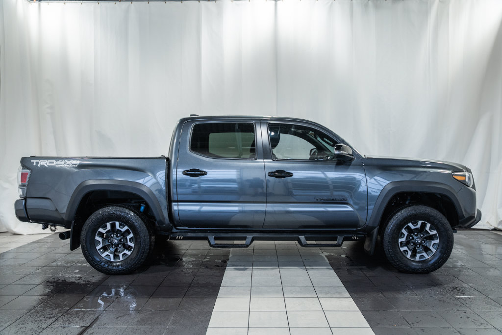 Used 2023 Toyota Tacoma TRD Off-Road w/ TRD Premium Off Road Package AWD/4WD image 3
