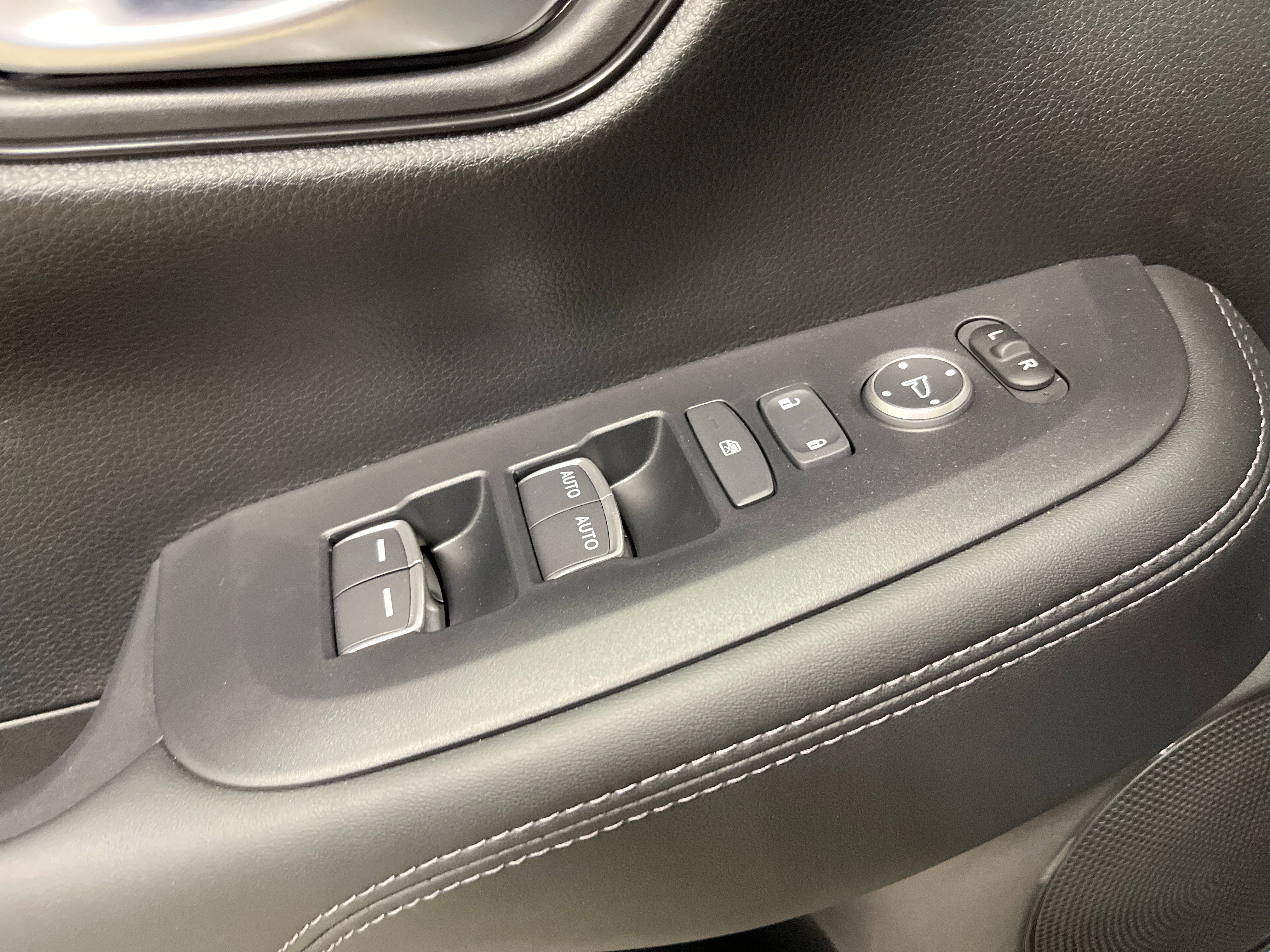 Used 2026 Honda HR-V EX-L image 11