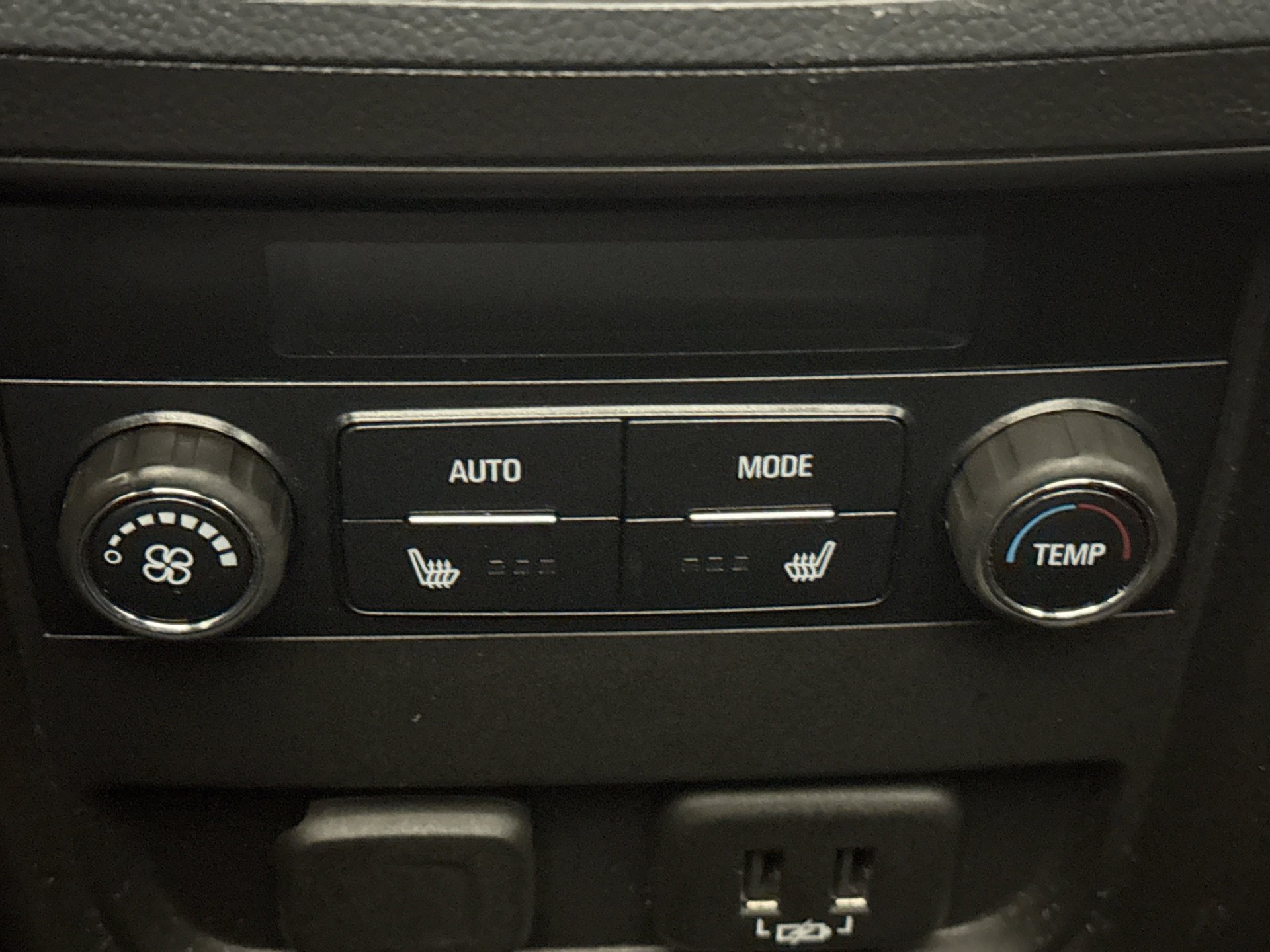 Used 2020 Buick Envision Premium w/ LPO, Interior Luxury Package image 21