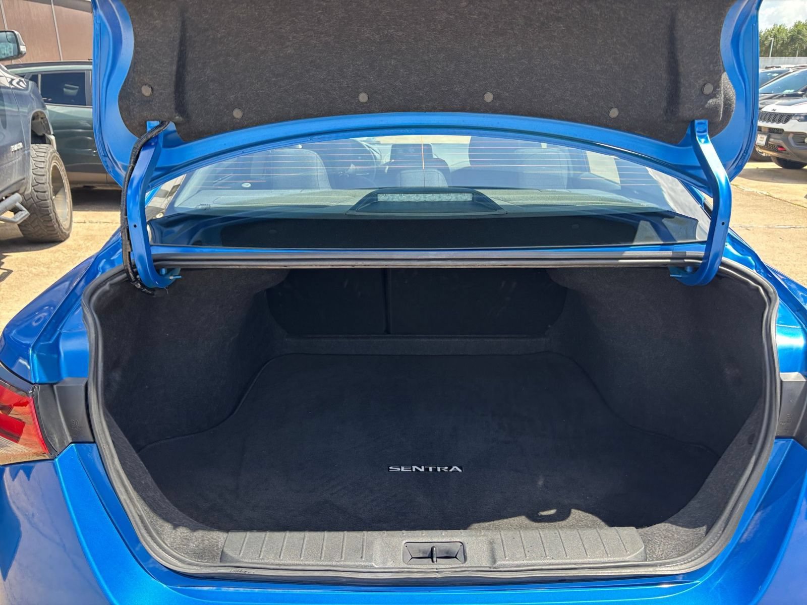 Used 2025 Nissan Sentra SV FWD image 29