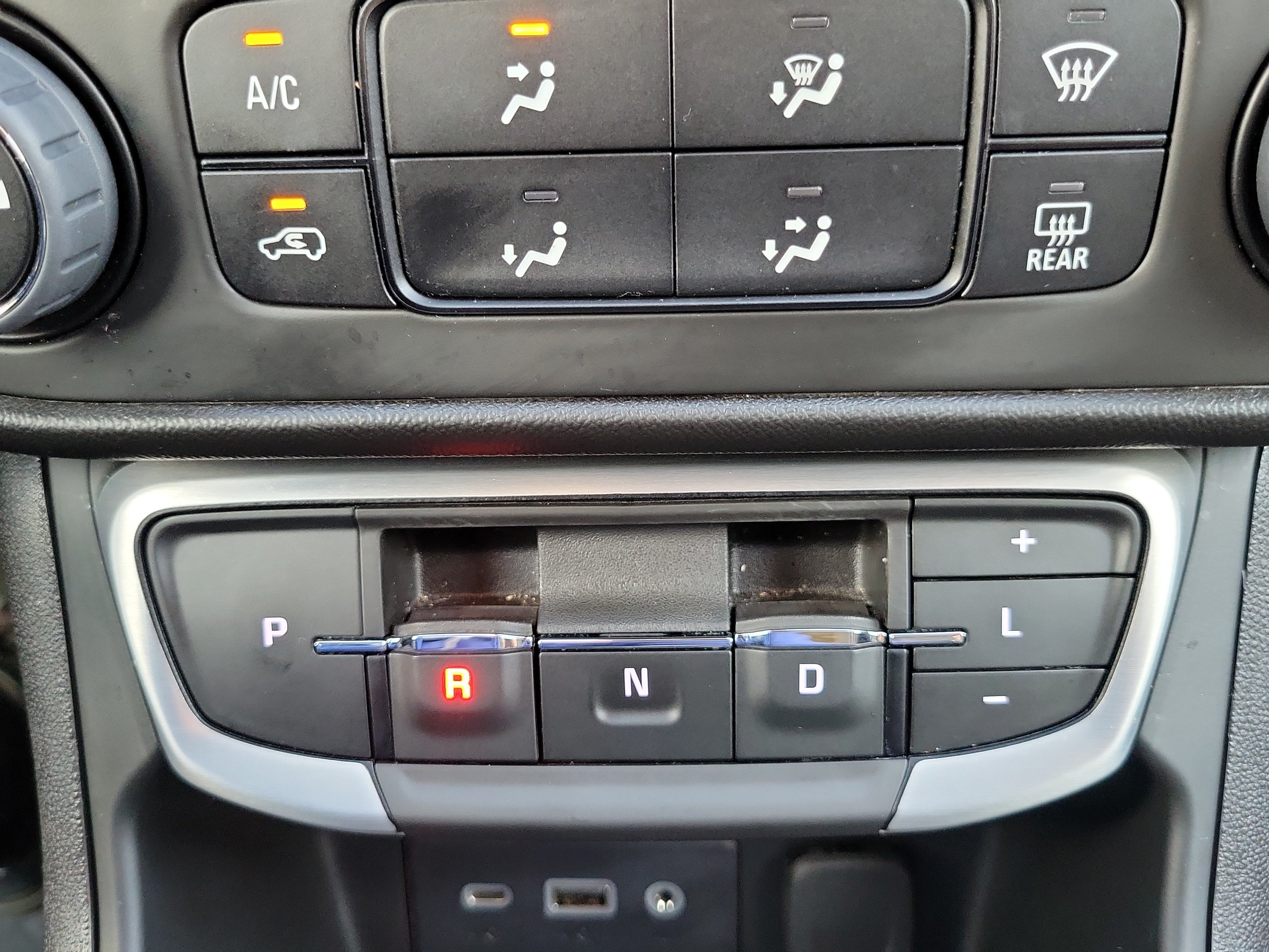 Used 2024 GMC Terrain SLE FWD image 21