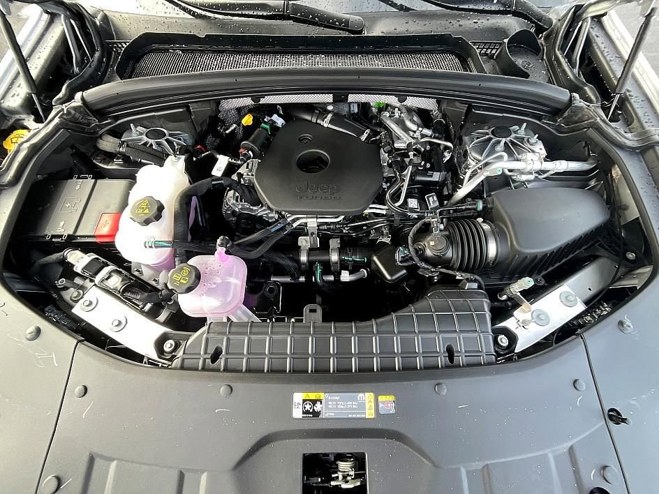 New 2026 Jeep Grand Cherokee Laredo image 3