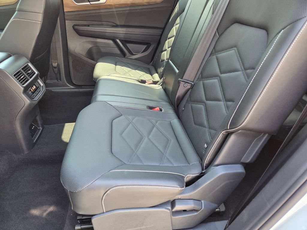 Certified 2025 Volkswagen Atlas SE FWD image 23