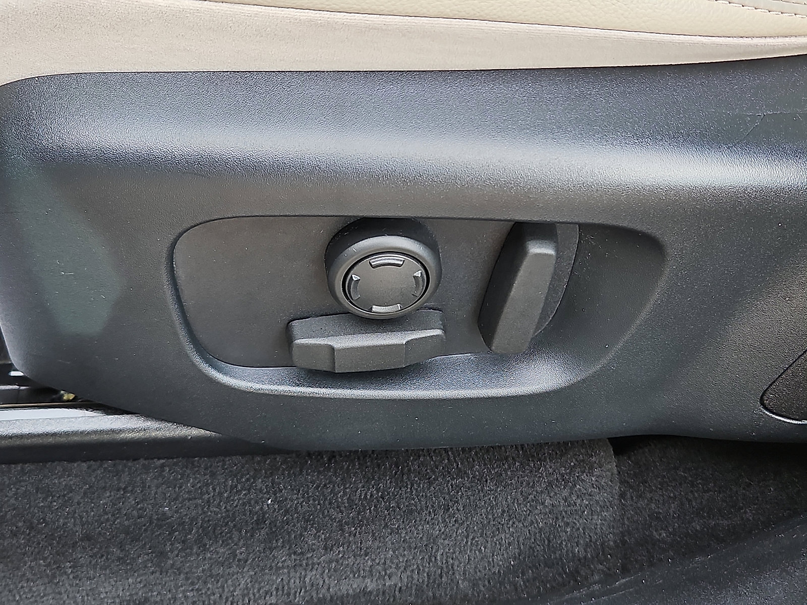 Used 2020 Land Rover Range Rover Velar R-Dynamic S image 26