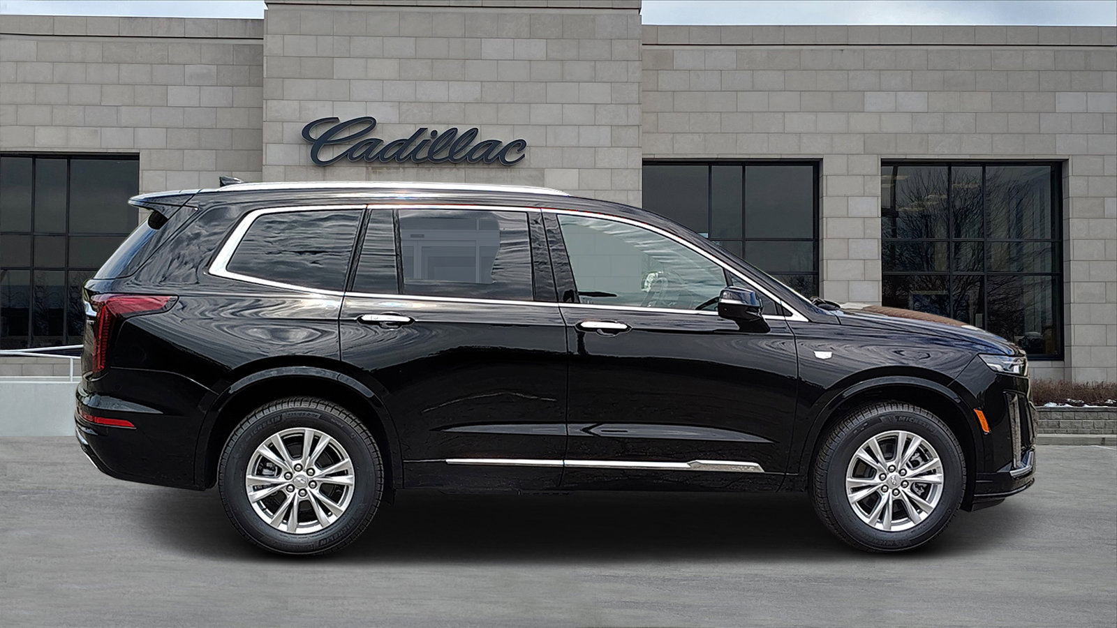 New 2025 Cadillac XT6 Luxury image 2