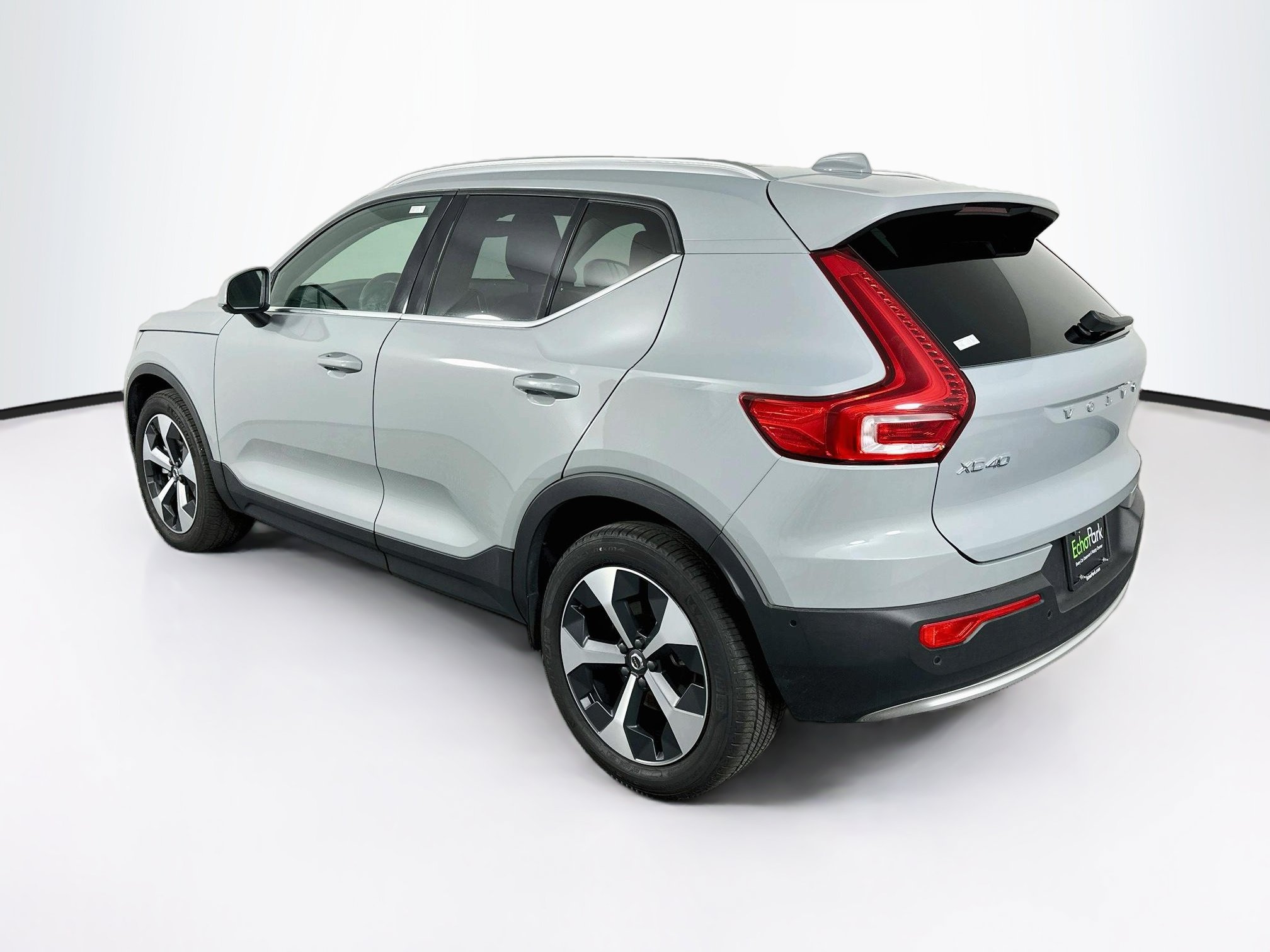 Used 2025 Volvo XC40 B5 Plus AWD/4WD image 5