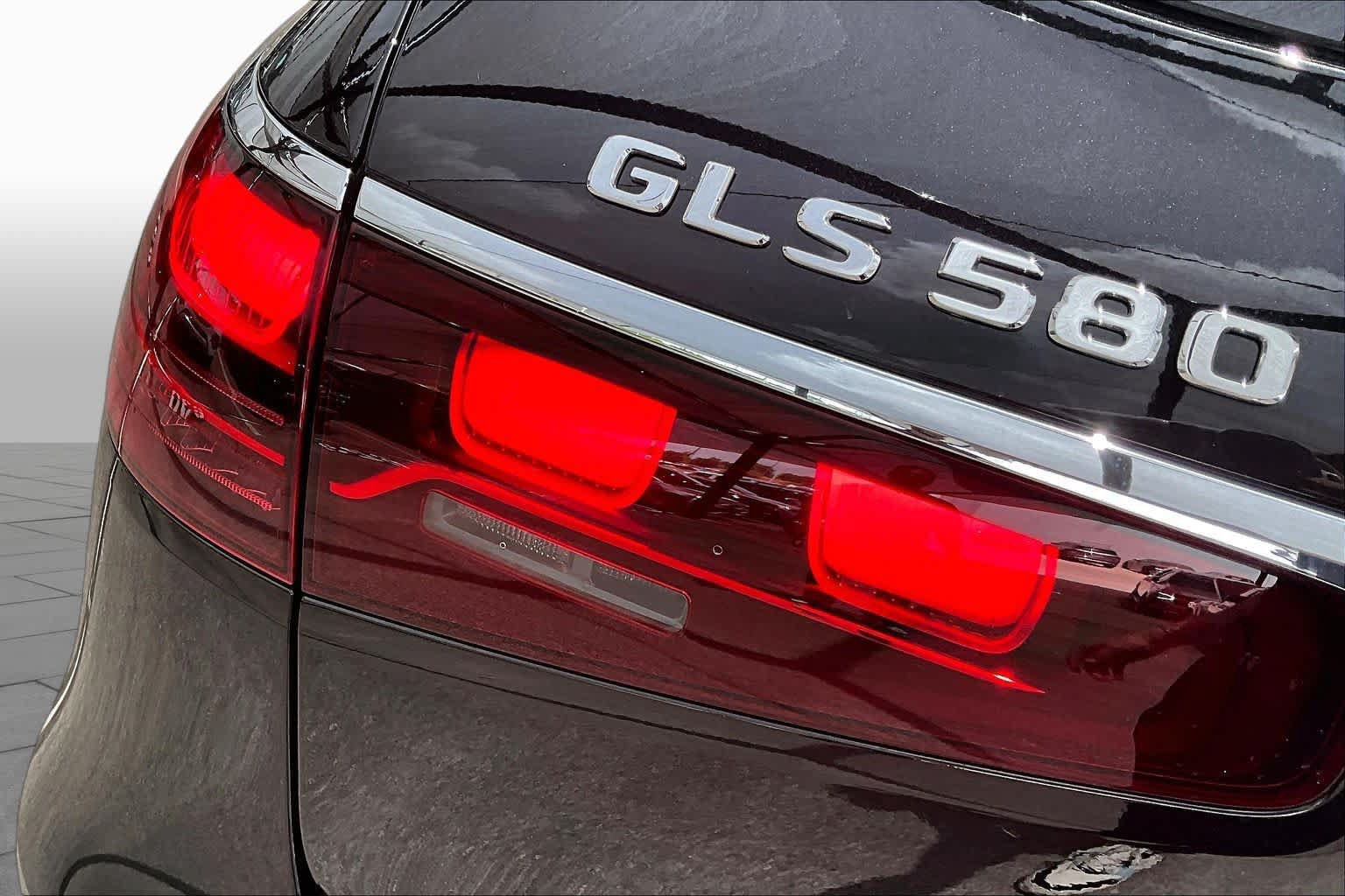 New 2026 Mercedes-Benz GLS 580 4MATIC image 6