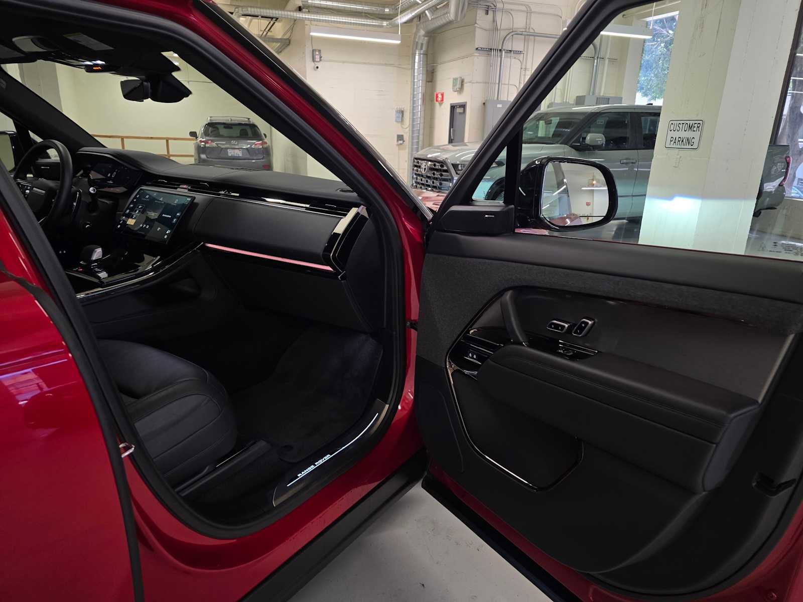 Used 2025 Land Rover Range Rover Sport image 13