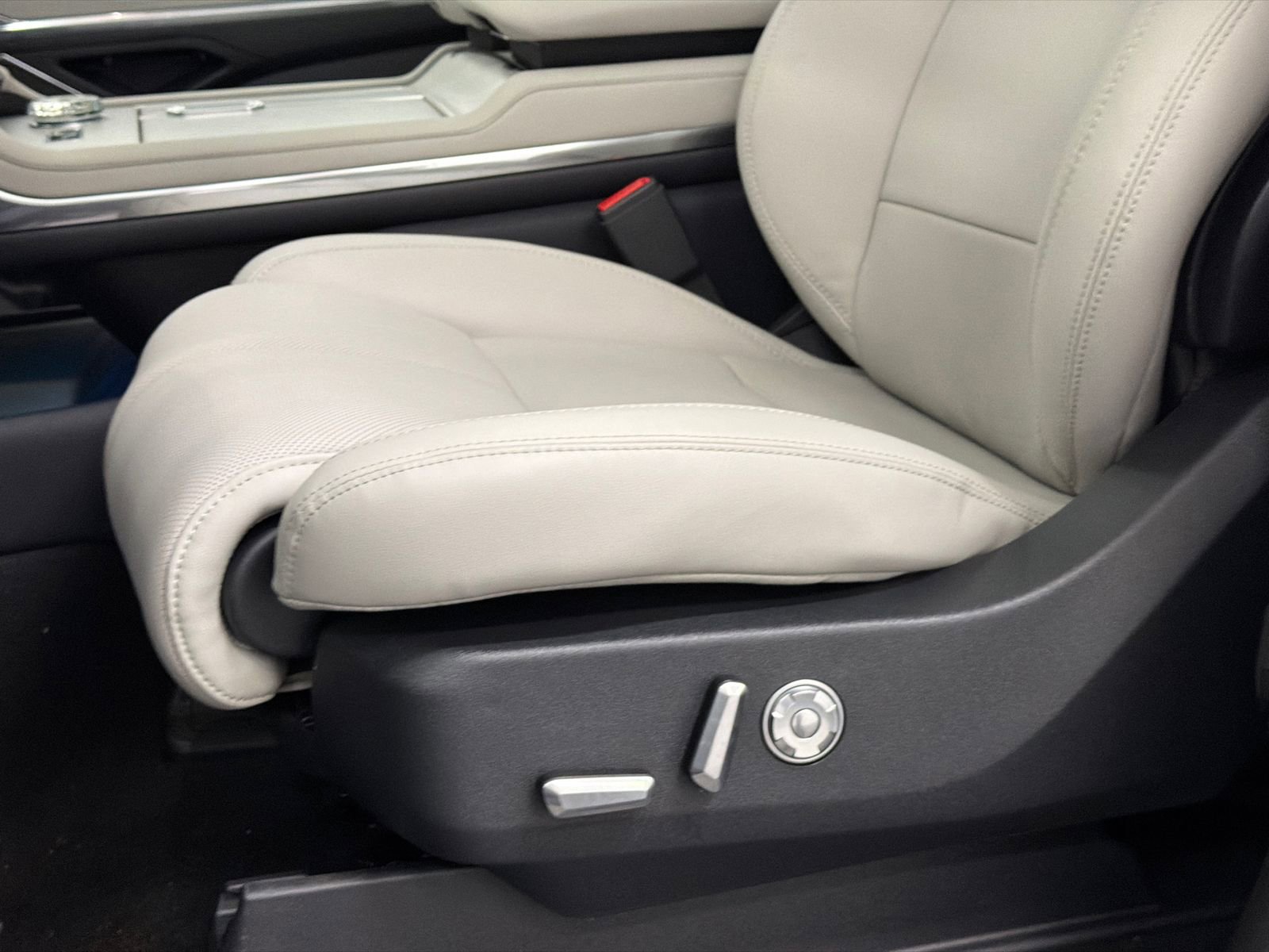 New 2026 Lincoln Navigator Reserve AWD/4WD image 18