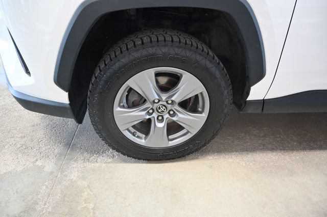 Used 2022 Toyota RAV4 LE AWD/4WD image 31