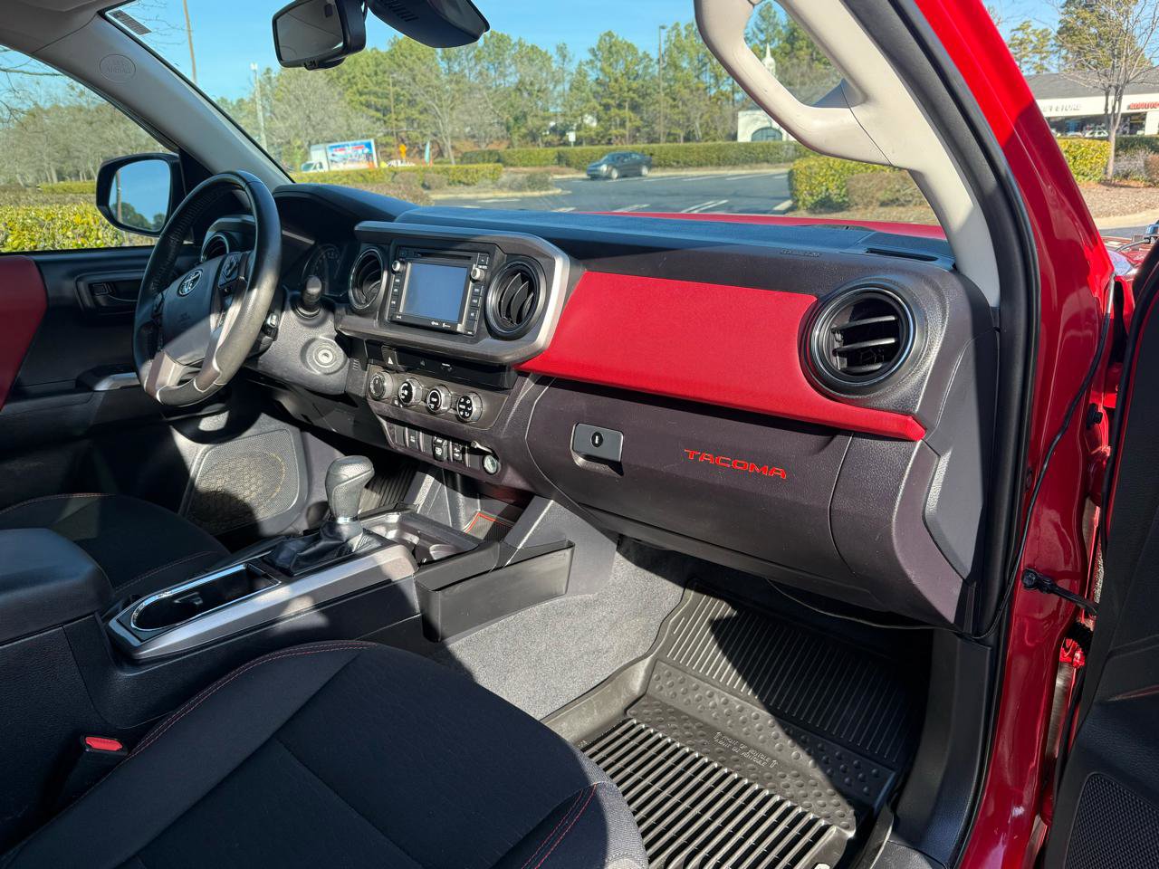 Used 2018 Toyota Tacoma SR5 AWD/4WD image 21