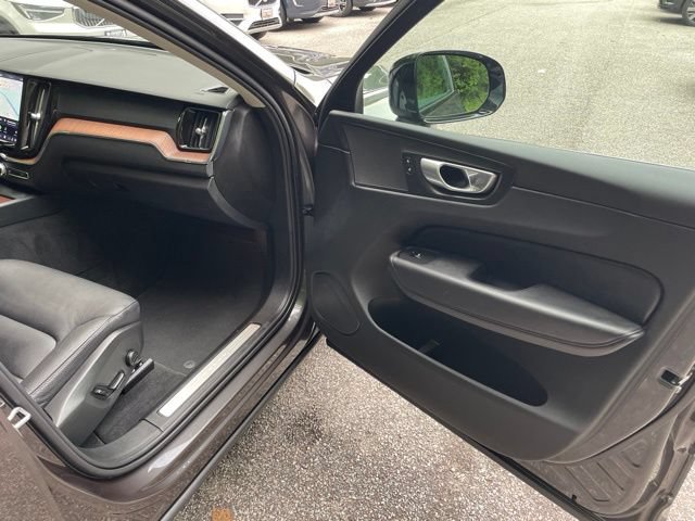 Certified 2023 Volvo XC60 B5 Plus AWD/4WD image 14