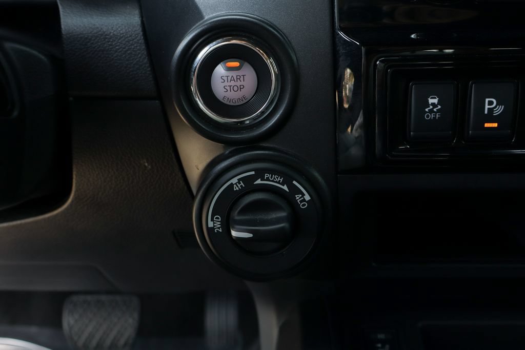 Used 2024 Nissan Titan SV w/ SV Bronze Edition Package AWD/4WD image 32