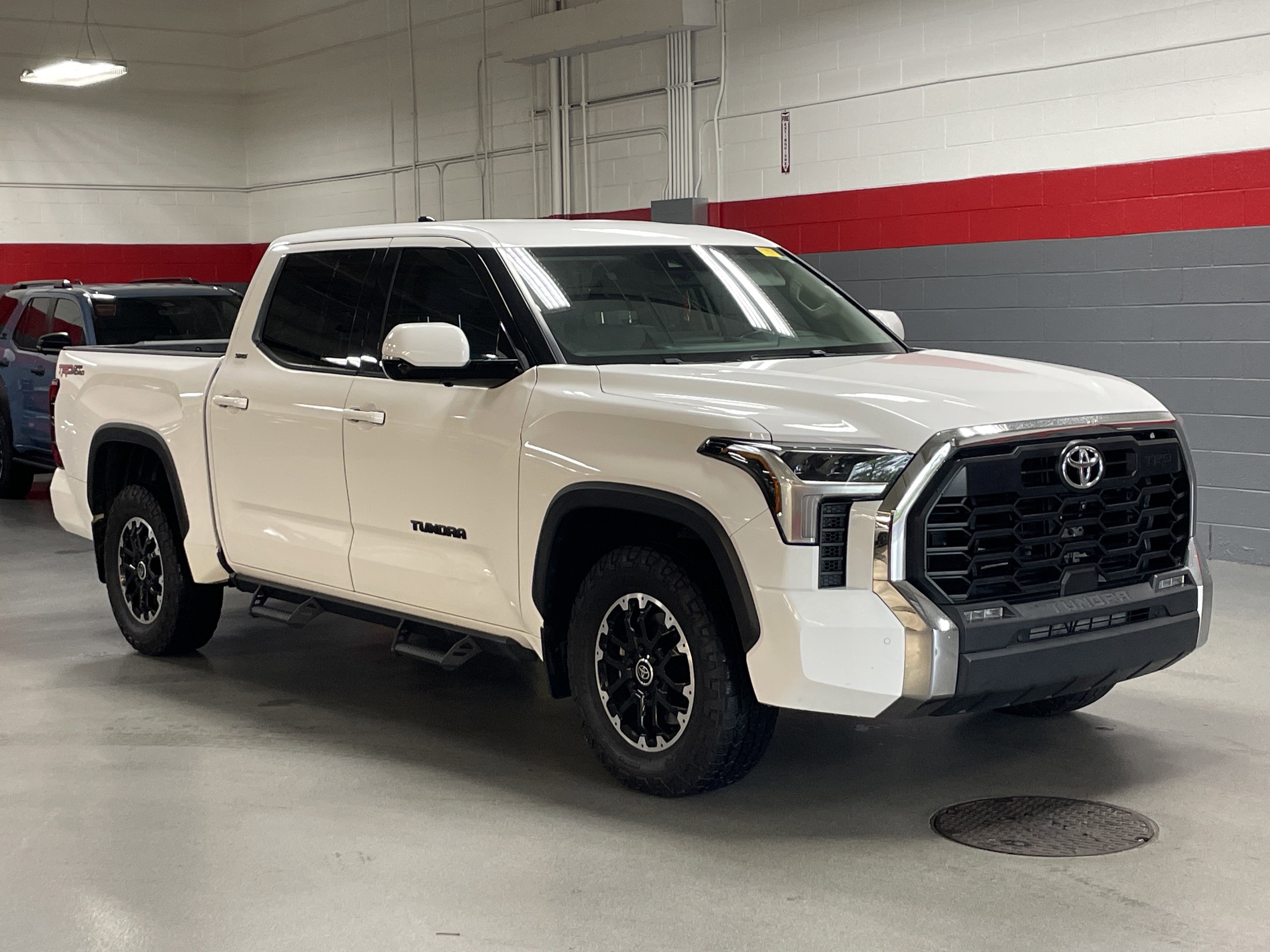 Used 2022 Toyota Tundra SR5 RWD image 2
