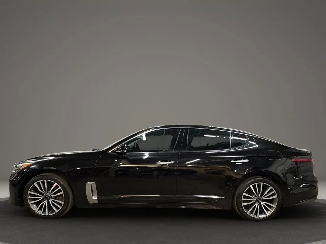Used 2018 Kia Stinger Premium AWD/4WD image 5