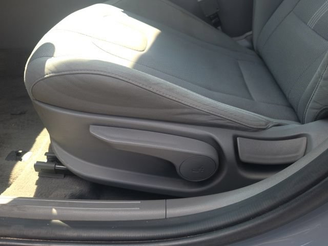 Used 2021 Hyundai Elantra SE FWD image 19