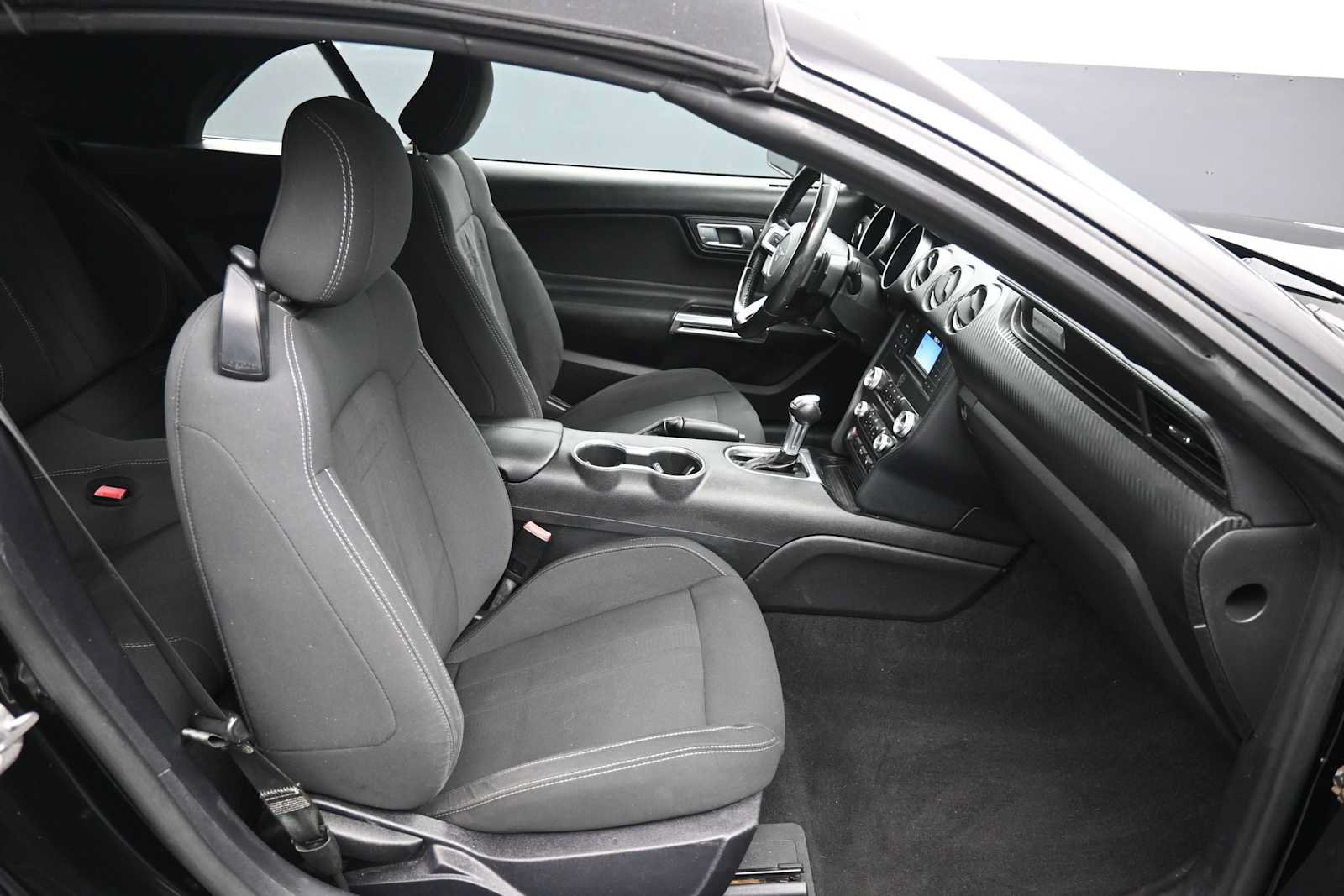 Used 2019 Ford Mustang Convertible RWD image 26