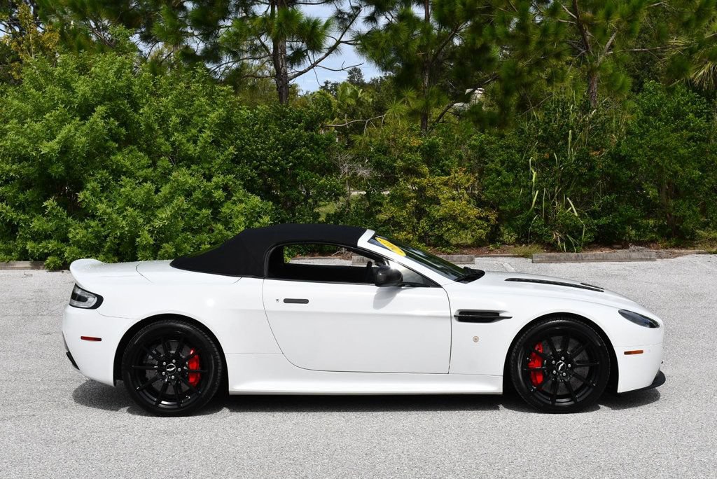 Used 2017 Aston Martin V12 Vantage S RWD image 40