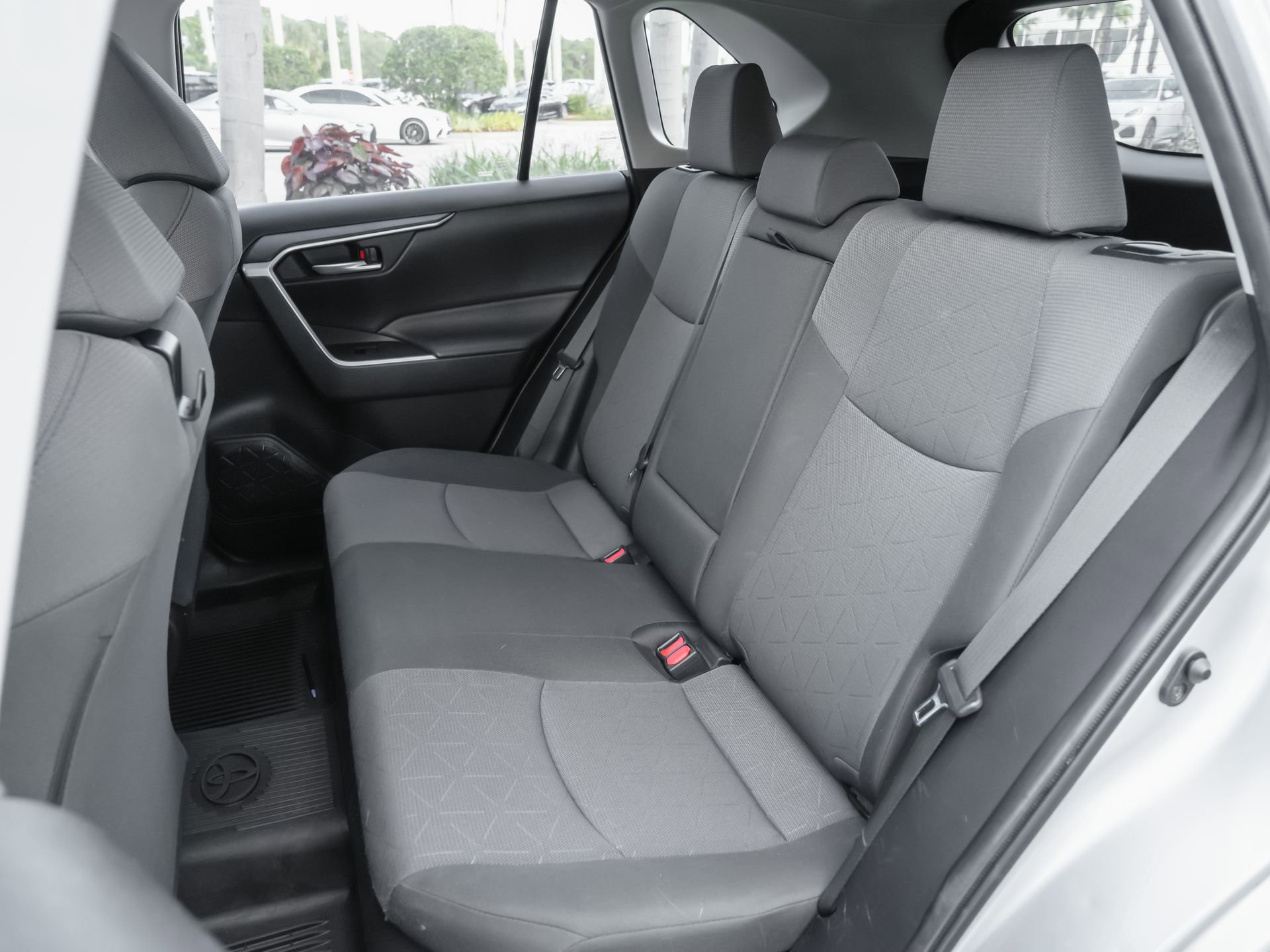Used 2019 Toyota RAV4 XLE AWD/4WD image 18