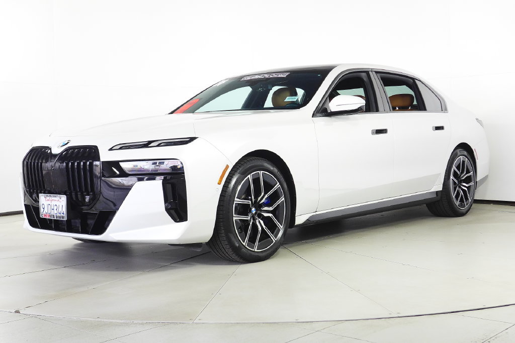 Certified 2024 BMW 740i w/ Premium Package RWD image 2
