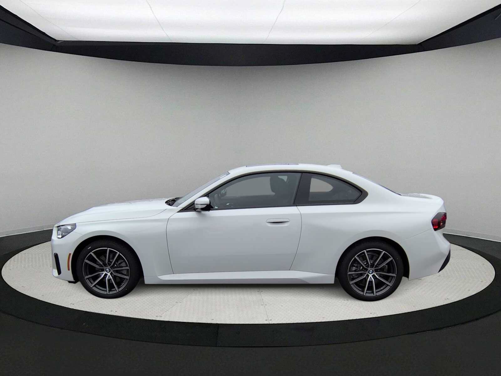 Used 2026 BMW 230i xDrive Coupe w/ Convenience Package AWD/4WD image 5