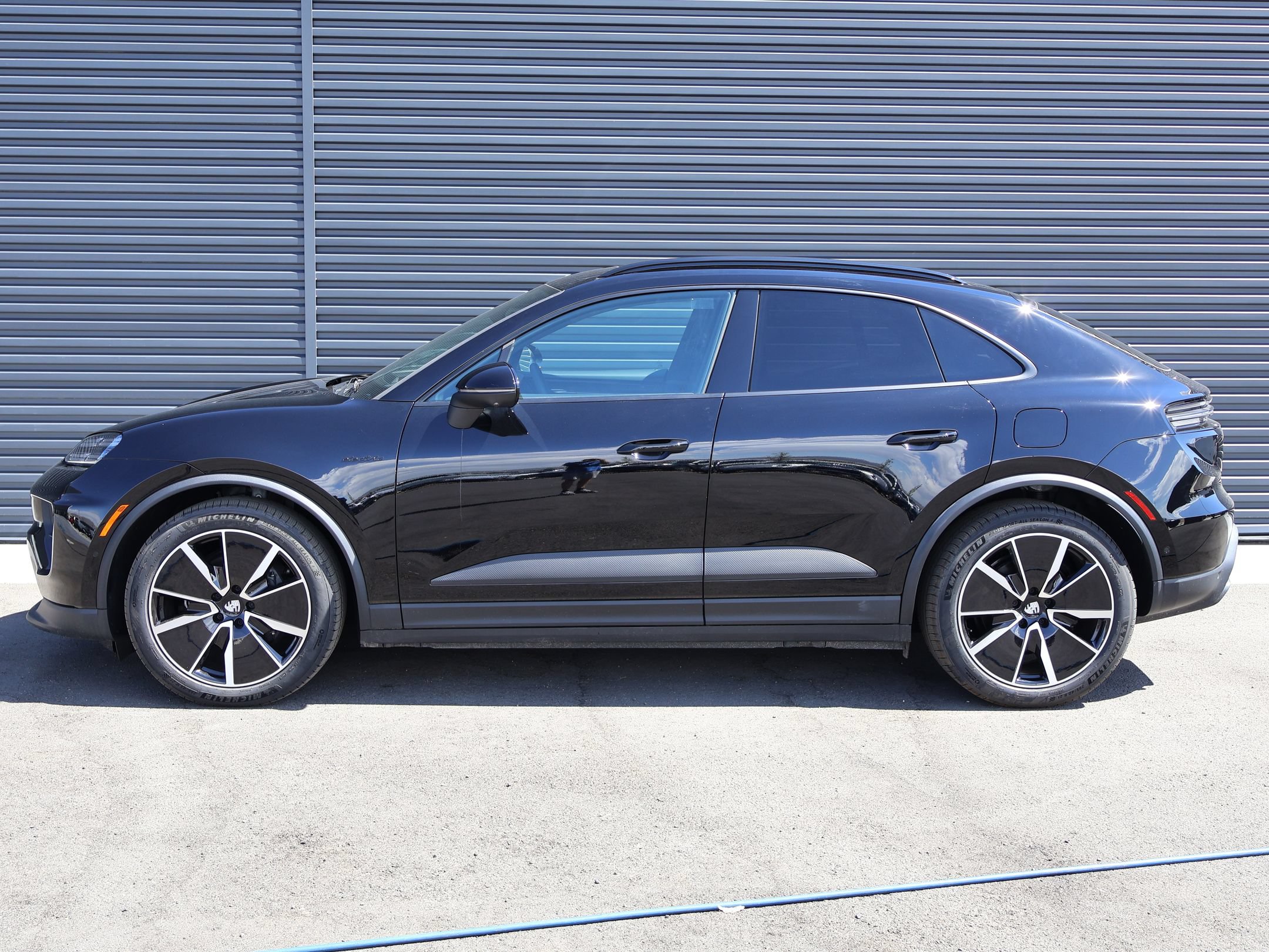 New 2026 Porsche Macan 4 Electric AWD/4WD image 2