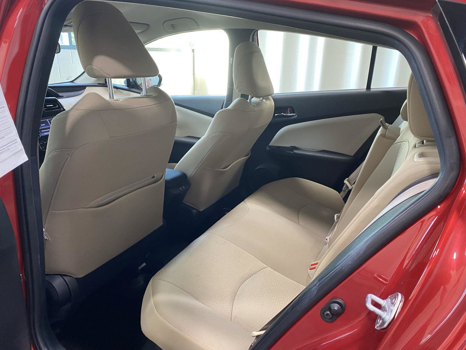 Used 2020 Toyota Prius LE AWD/4WD image 12