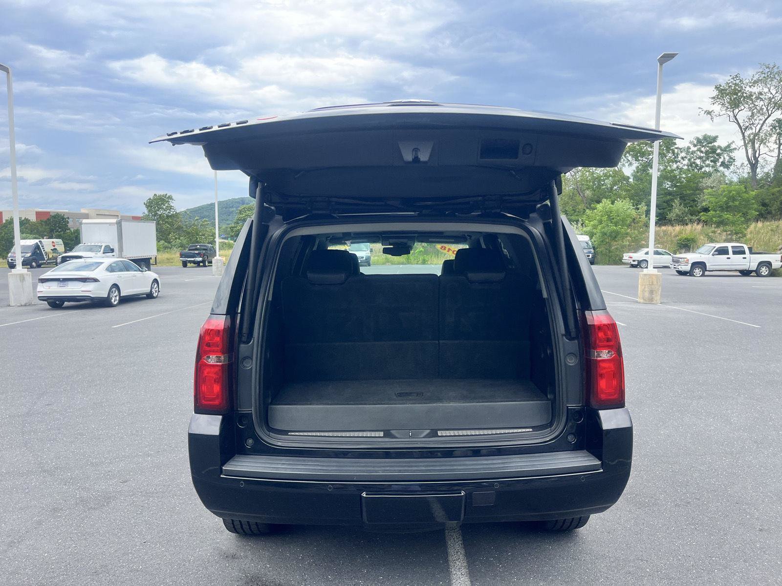 Used 2018 Chevrolet Tahoe Premier AWD/4WD image 10