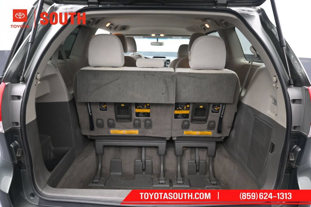 Used 2014 Toyota Sienna LE AWD/4WD image 24