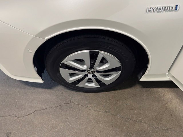 Used 2017 Toyota Prius Four FWD image 31