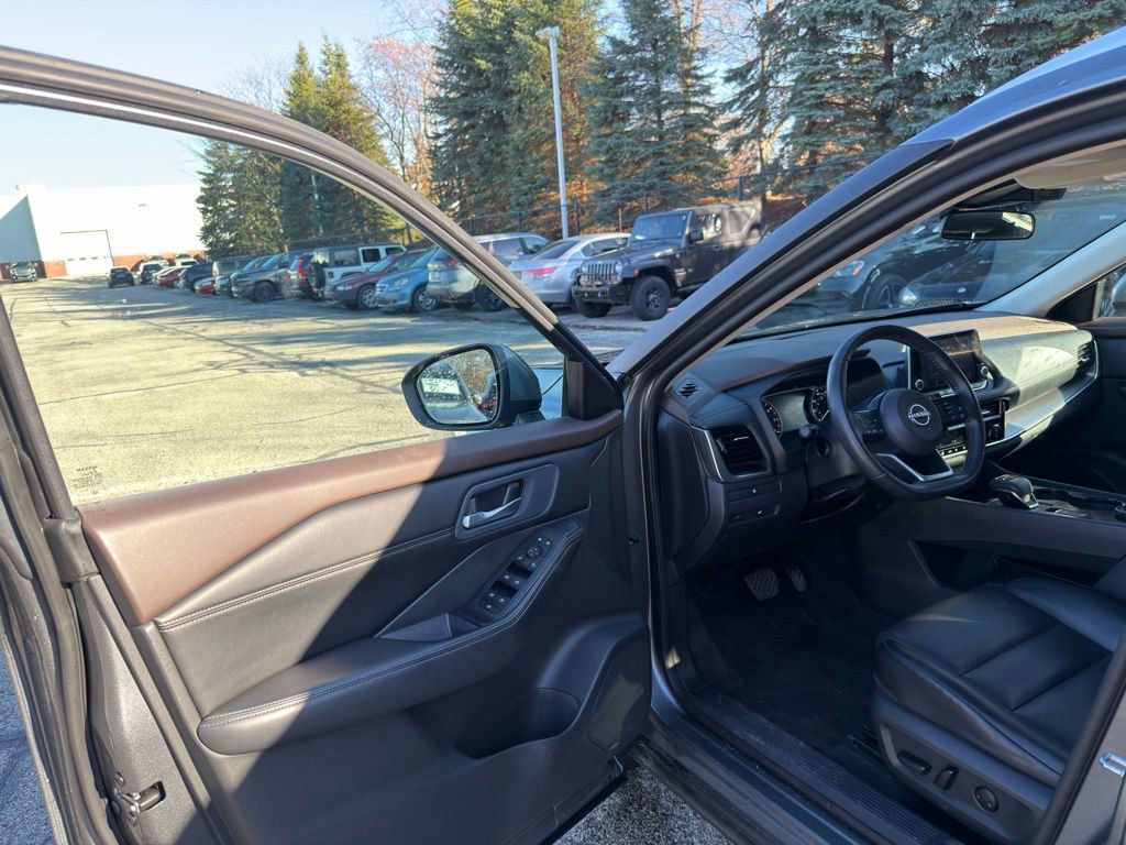 Used 2023 Nissan Rogue SV w/ SV Premium Package image 10