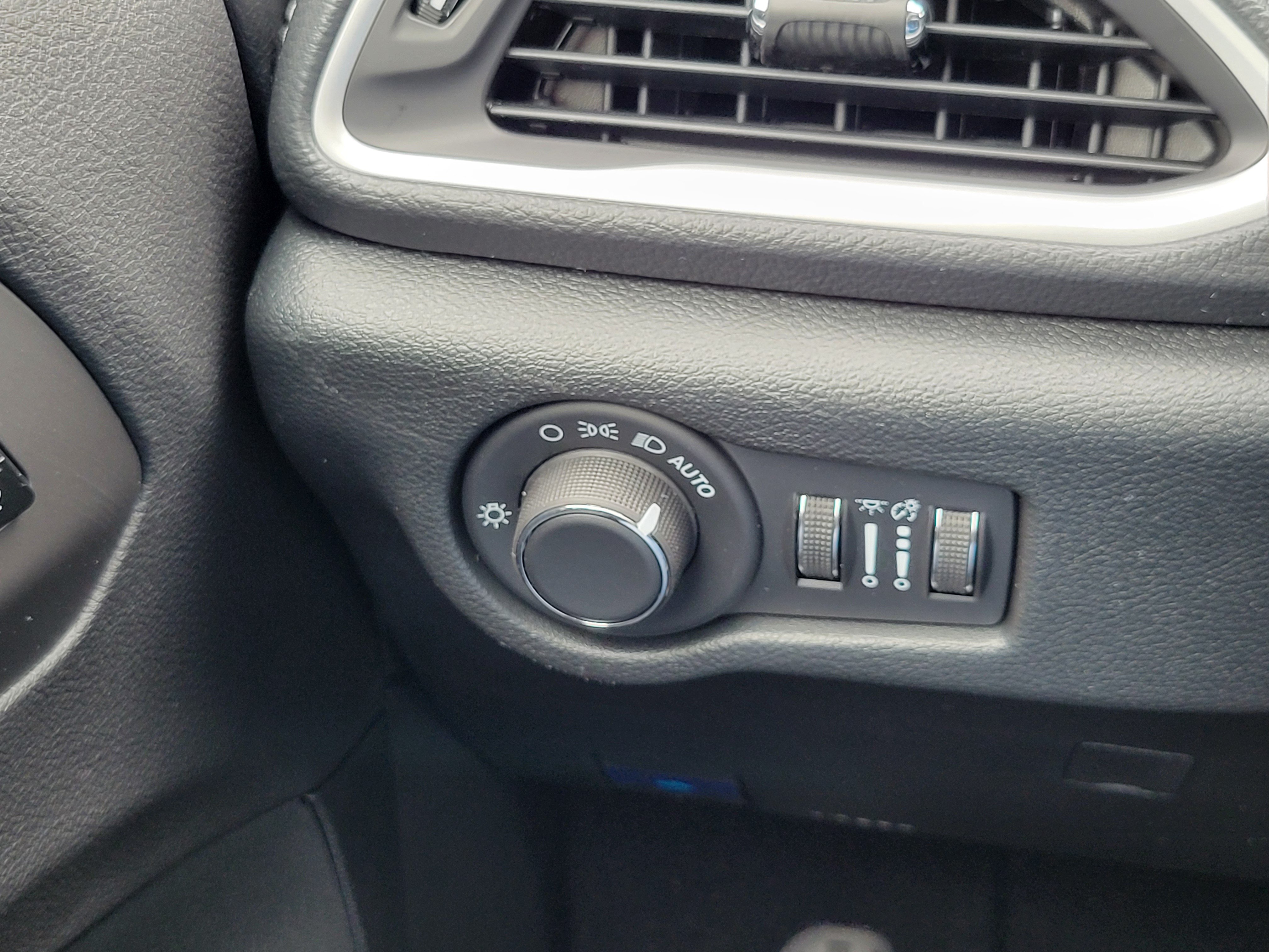 New 2027 Chrysler Pacifica Limited FWD image 11
