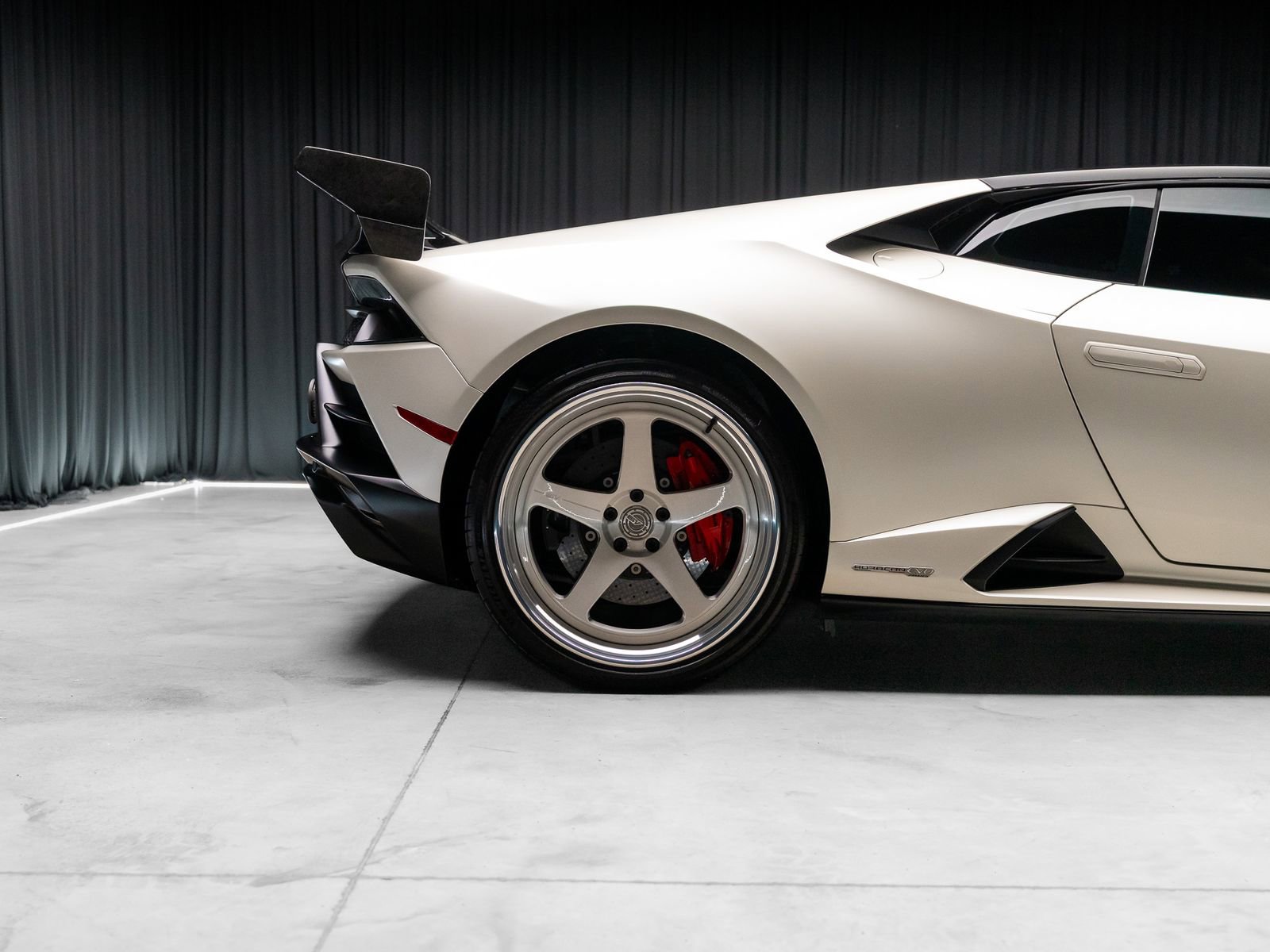 Used 2021 Lamborghini Huracan EVO RWD image 36