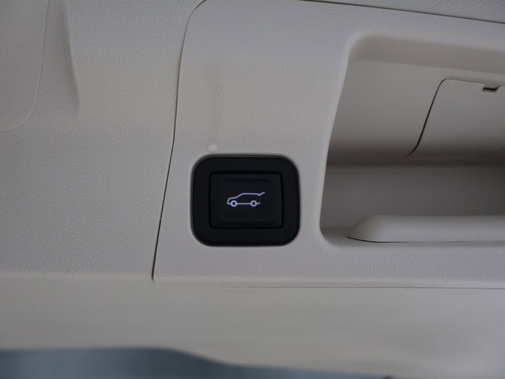 Used 2022 GMC Acadia Denali w/ Denali Ultimate Package image 22