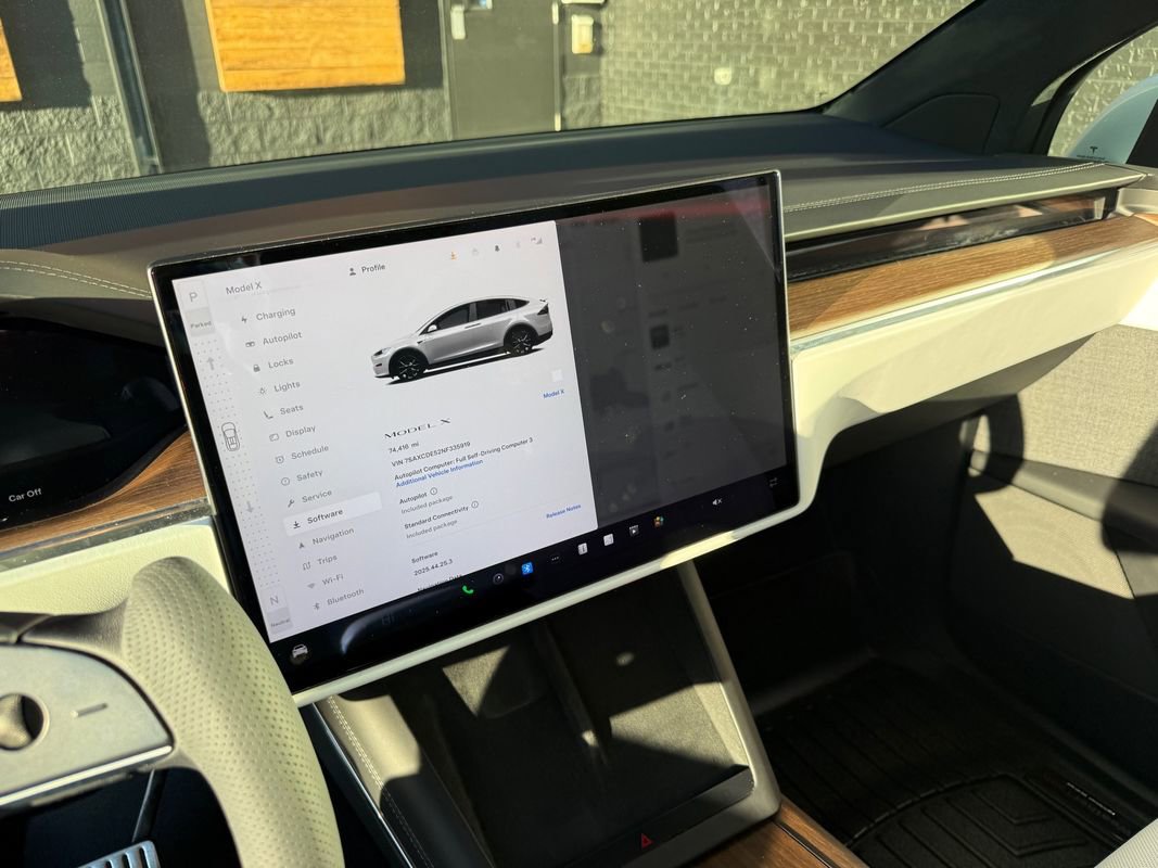 Used 2022 Tesla Model X image 32