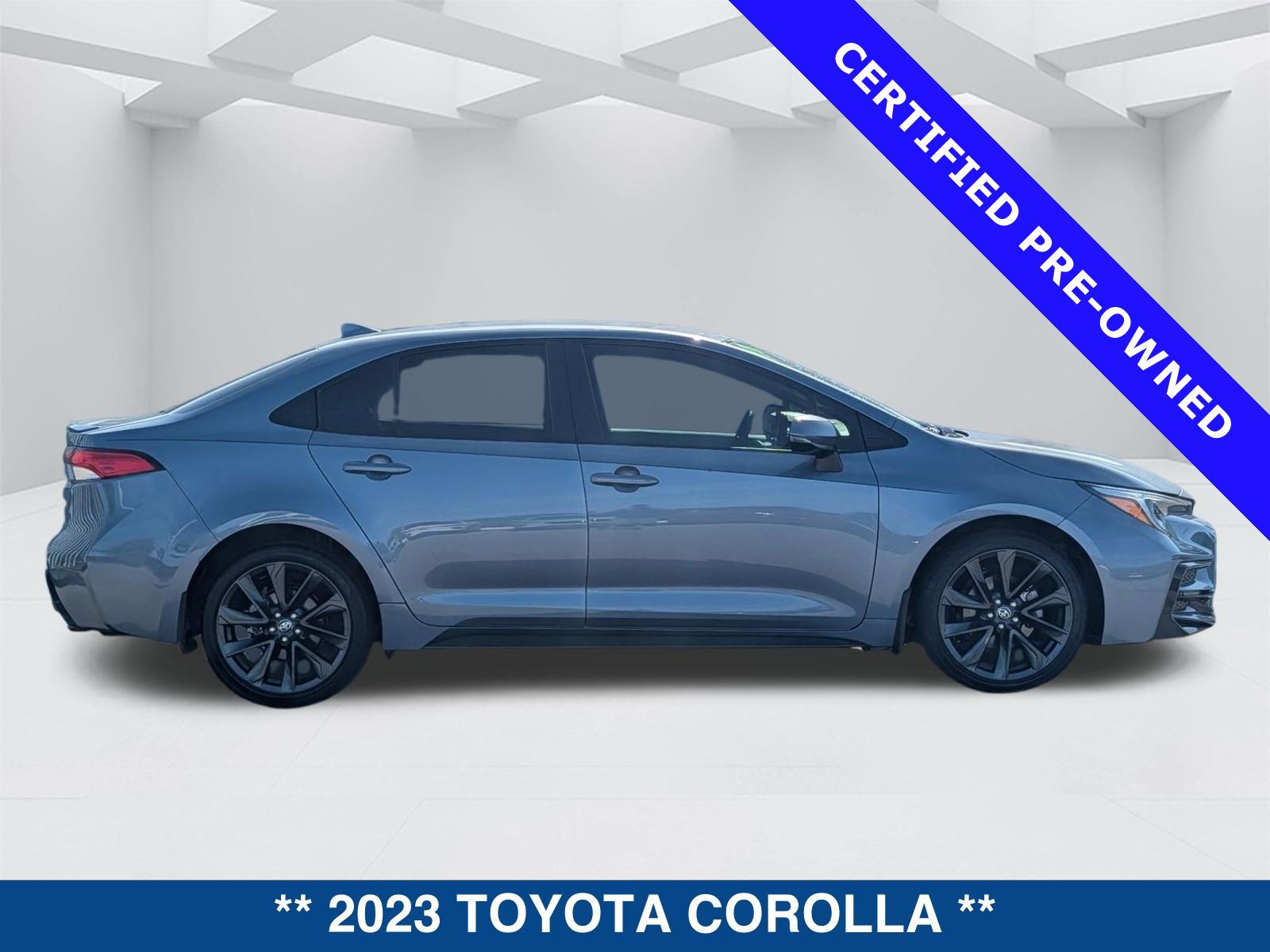 Used 2023 Toyota Corolla SE FWD image 3