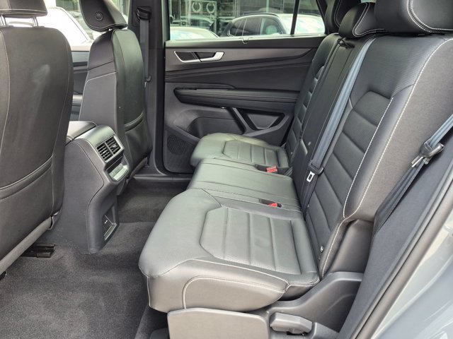 Used 2025 Volkswagen Atlas Cross Sport SEL R-Line AWD/4WD image 19