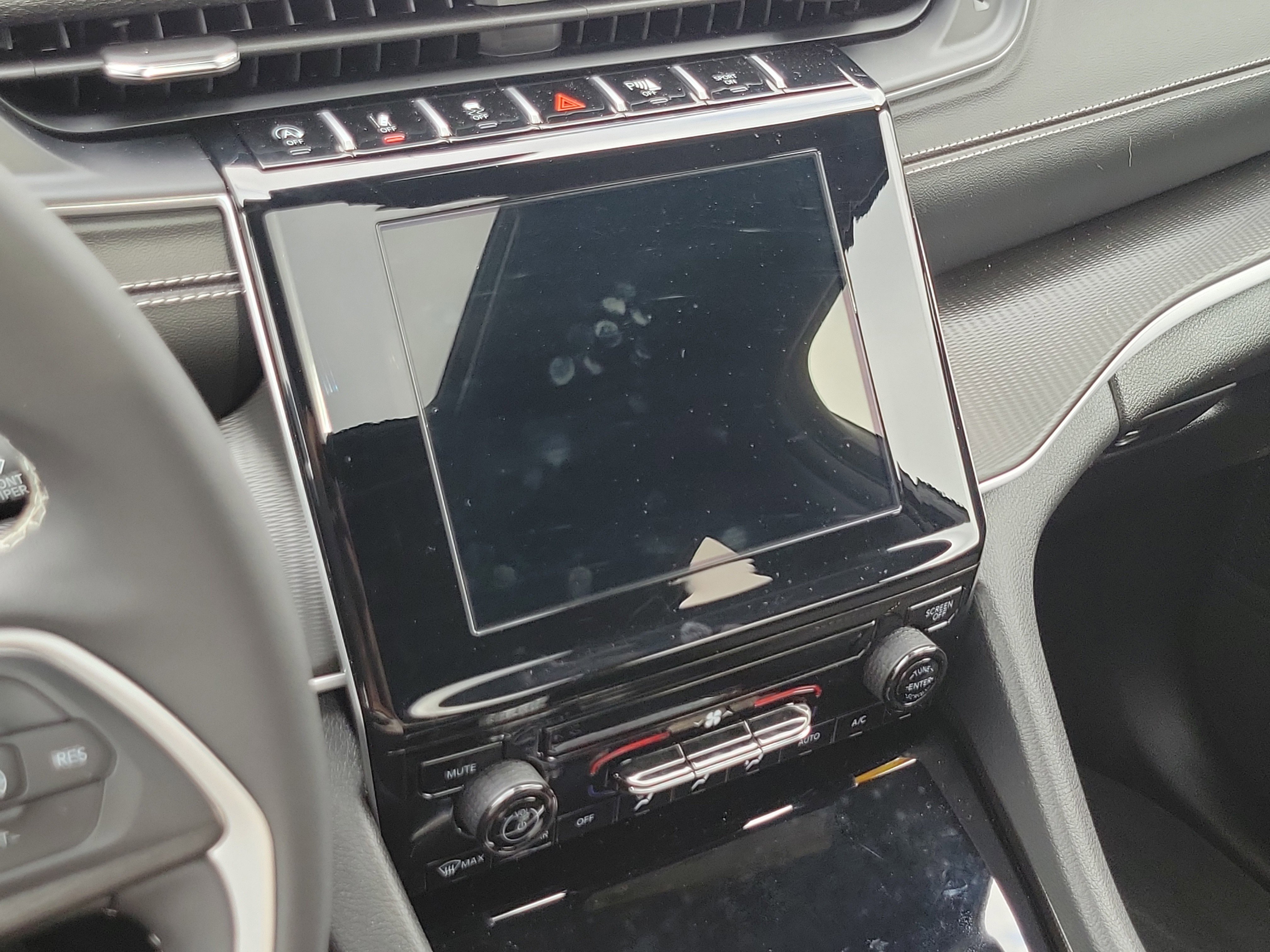 Used 2025 Jeep Grand Cherokee Laredo X image 14