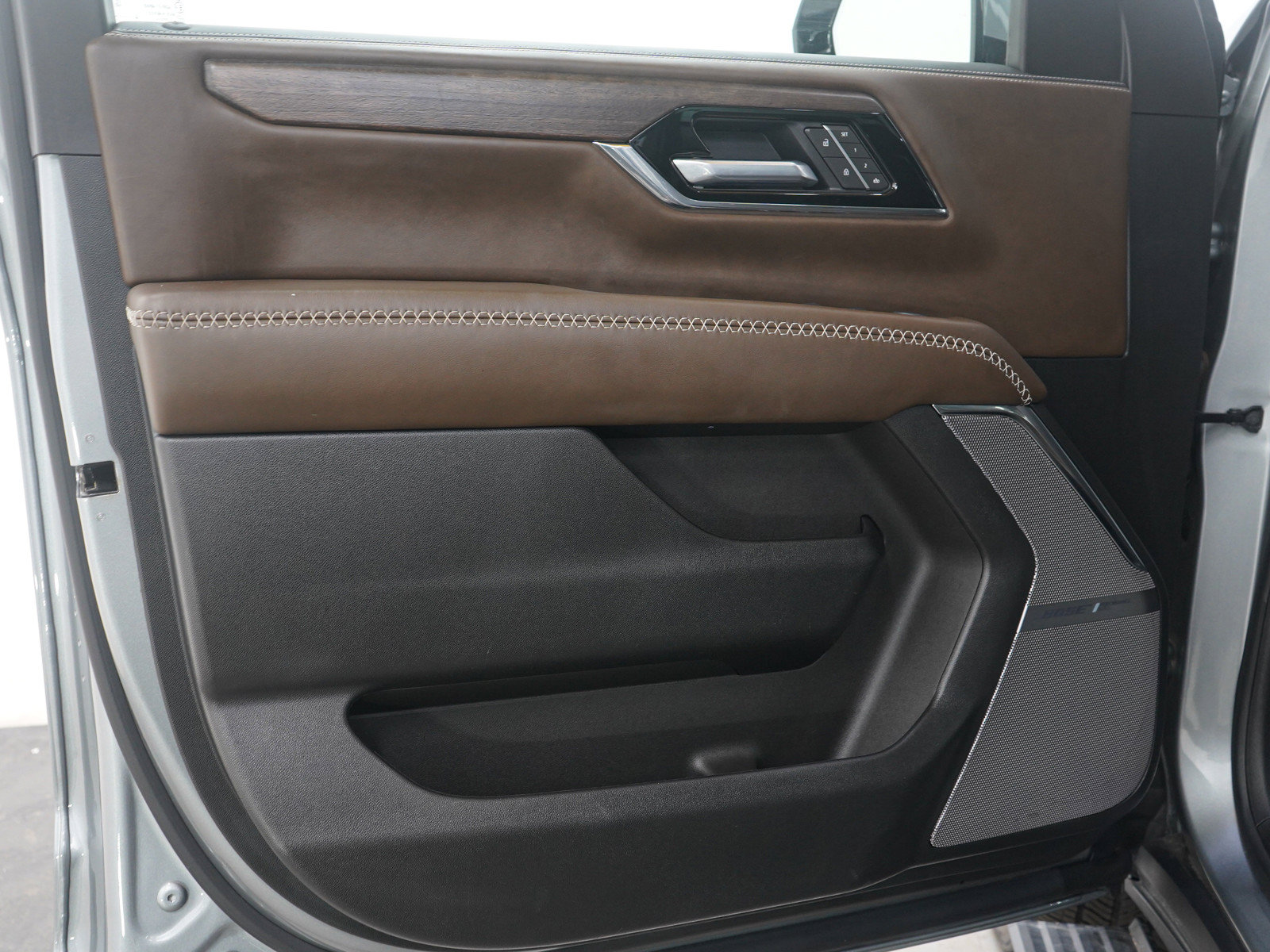 Used 2025 GMC Yukon XL Denali Ultimate w/ LPO, Floor Liner Package AWD/4WD image 24
